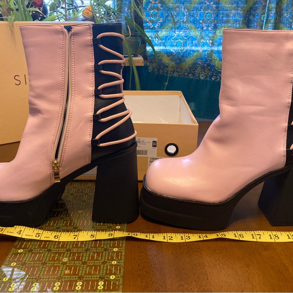Simmi London sz 11 pink and black boots